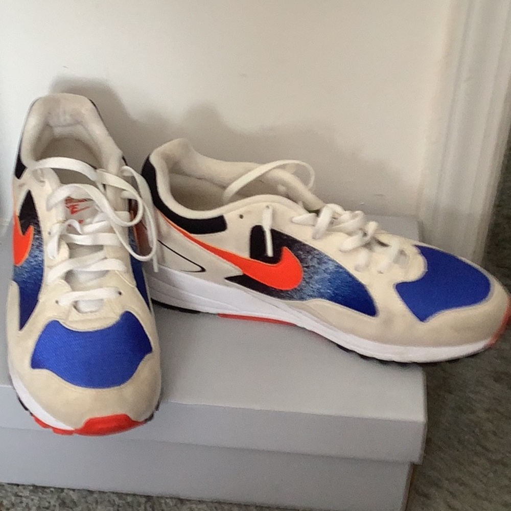Nike White and Blue Athletic Shoes - Picture 2 of 4